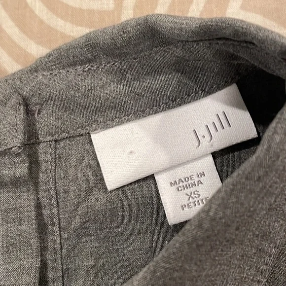J. Jill blouse, light gray, back buttons, XSP - Picture 6 of 9